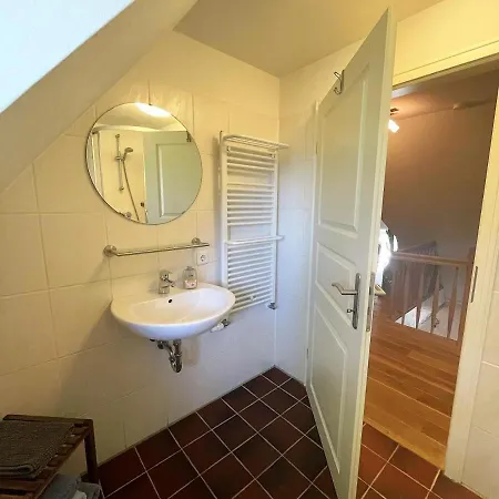 Poerksen Huus, Barrierefrei, Eingezaeunt, Bis Zu Sechs Hunde, Kamin, Wlan, Zwei Baeder * Aventoft
