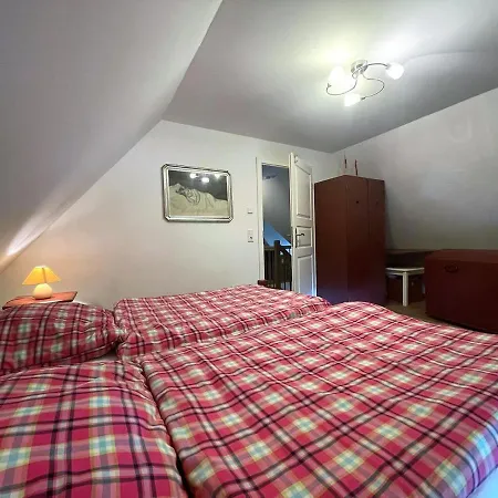 Poerksen Huus, Barrierefrei, Eingezaeunt, Bis Zu Sechs Hunde, Kamin, Wlan, Zwei Baeder