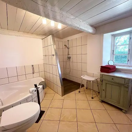 Poerksen Huus, Barrierefrei, Eingezaeunt, Bis Zu Sechs Hunde, Kamin, Wlan, Zwei Baeder * Aventoft