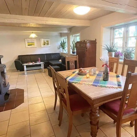 Poerksen Huus, Barrierefrei, Eingezaeunt, Bis Zu Sechs Hunde, Kamin, Wlan, Zwei Baeder