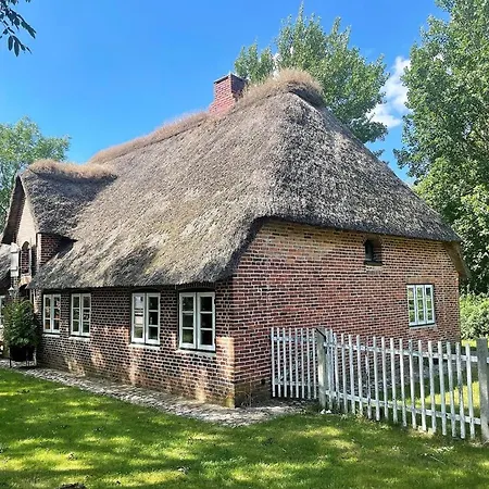 Poerksen Huus, Barrierefrei, Eingezaeunt, Bis Zu Sechs Hunde, Kamin, Wlan, Zwei Baeder *